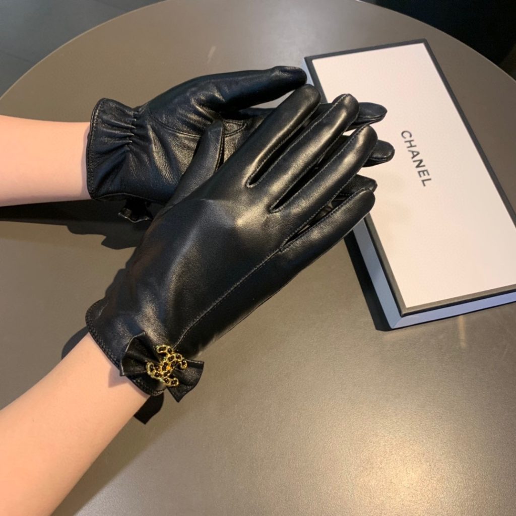 Chanel Gloves In Black