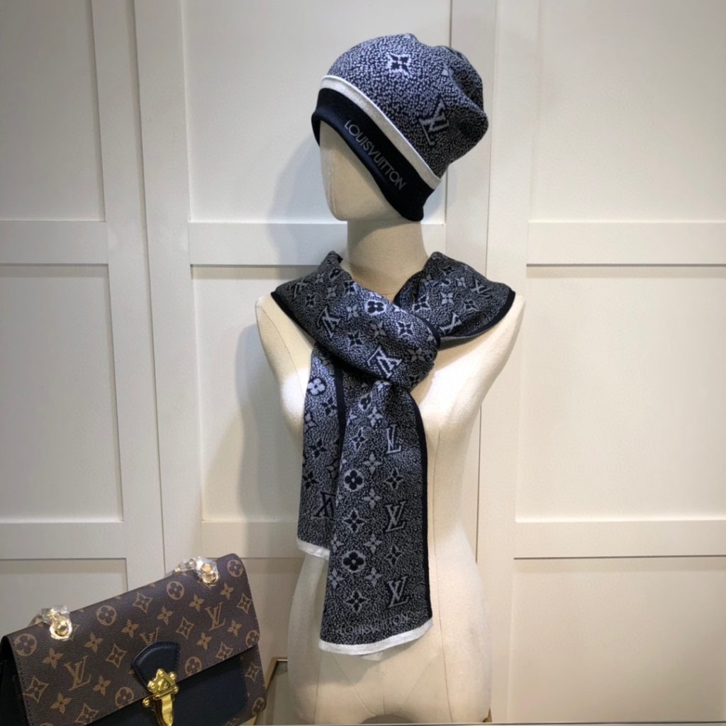 Louis Vuitton Beanie & Scarf Set In Black