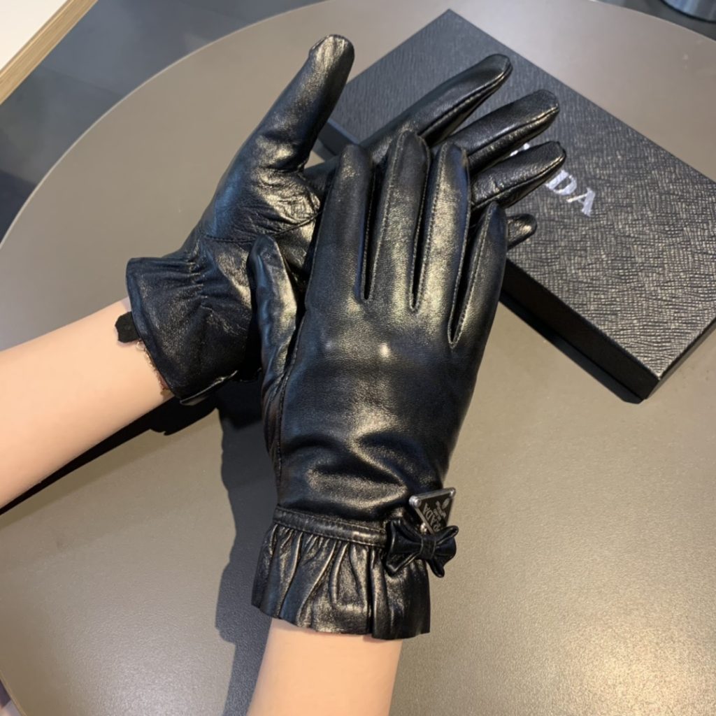 Prada Nappa Gloves In Black