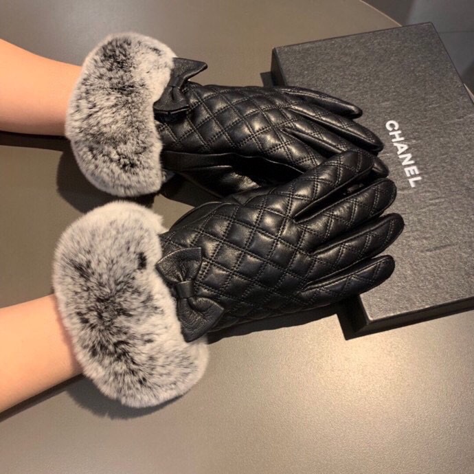 Chanel Gloves In Black