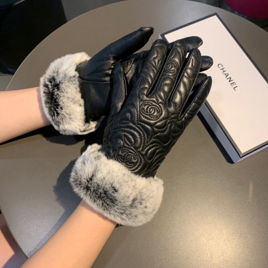 Chanel Gloves In Black