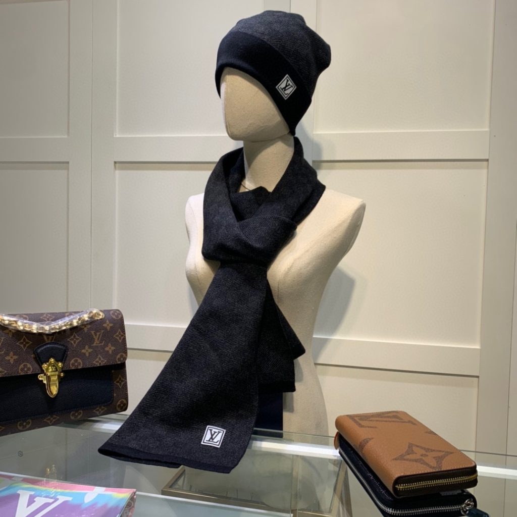 Louis Vuitton Beanie & Scarf Set In Black