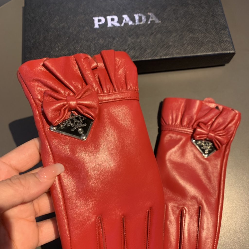 Prada Nappa Gloves In Red