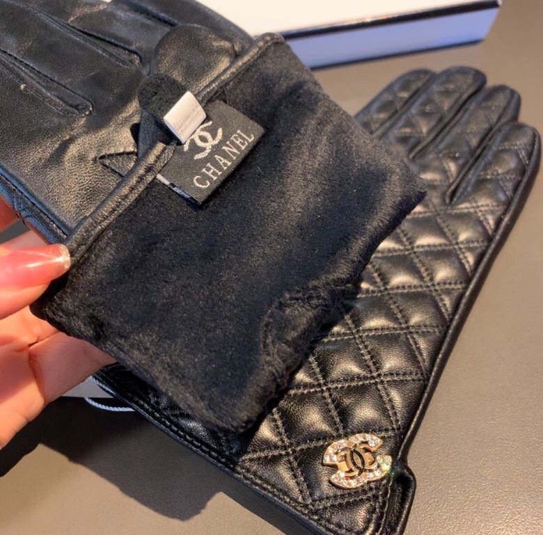 Chanel Gloves In Black