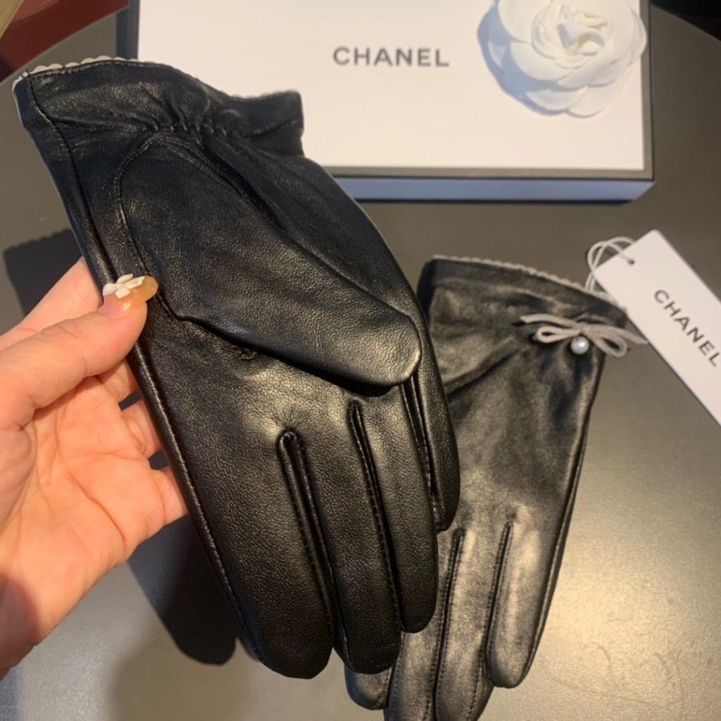 Chanel Gloves In Black