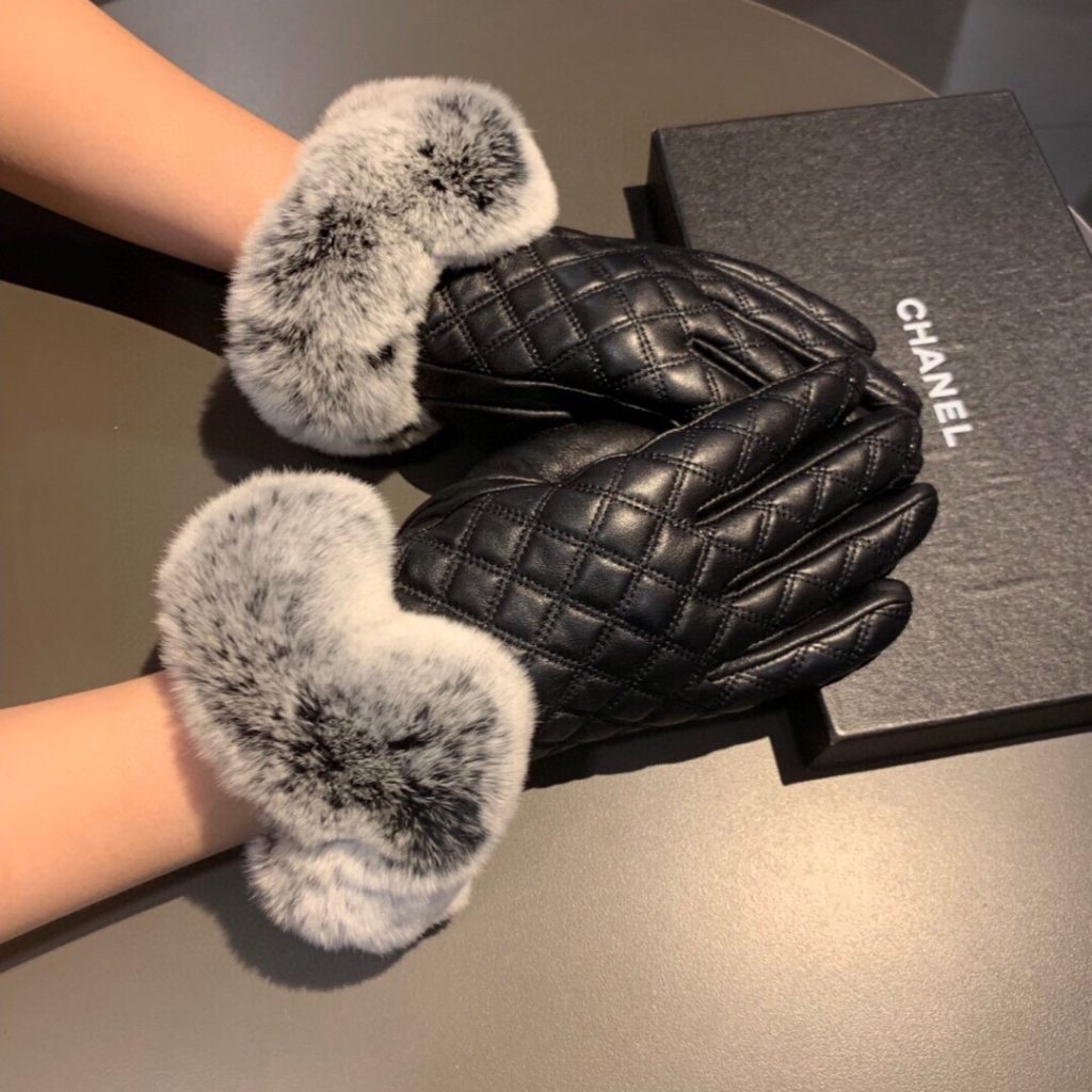 Chanel Gloves In Black