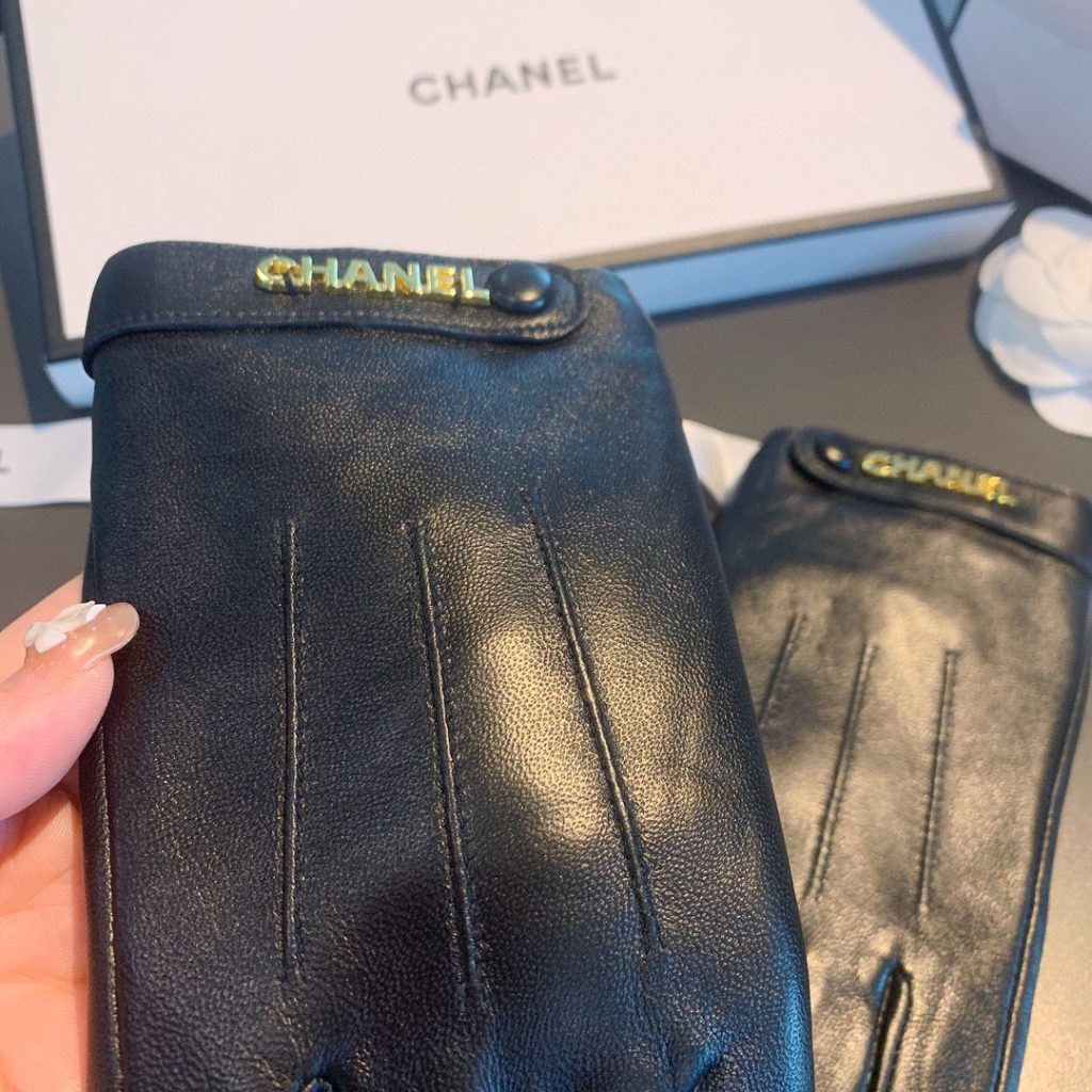 Chanel Gloves In Black