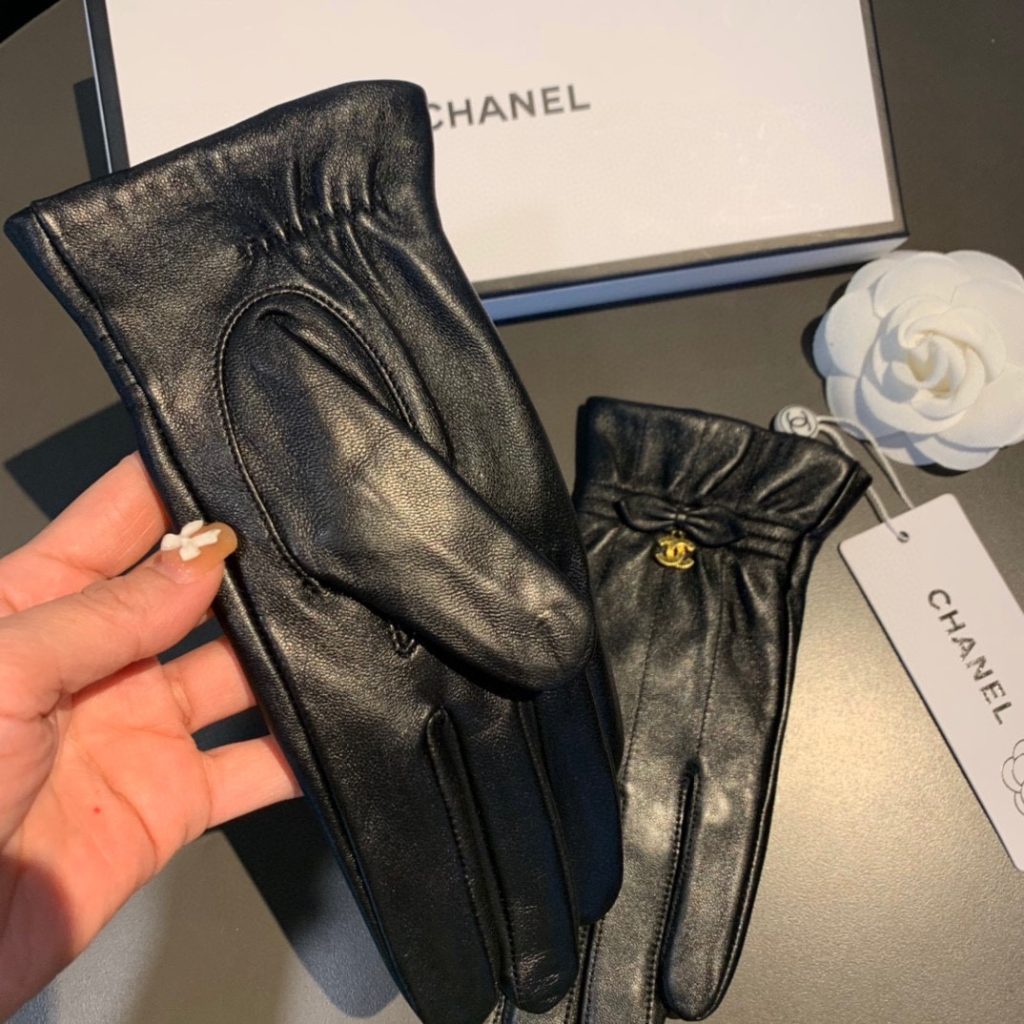 Chanel Gloves In Black