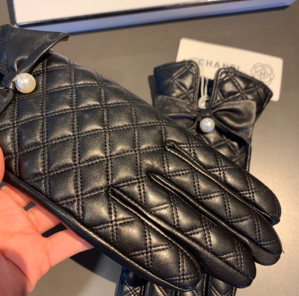 Chanel Gloves In Black