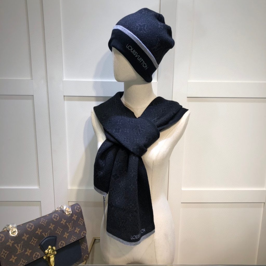 Louis Vuitton Beanie & Scarf Set In Black