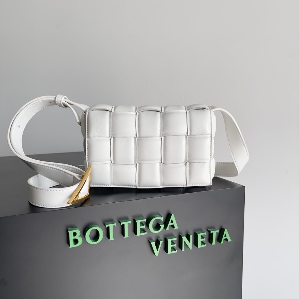 Bottega Veneta Small Padded Cassette White , For Women, Women’s Bags 7.5in/19cm 717506VCQR19009