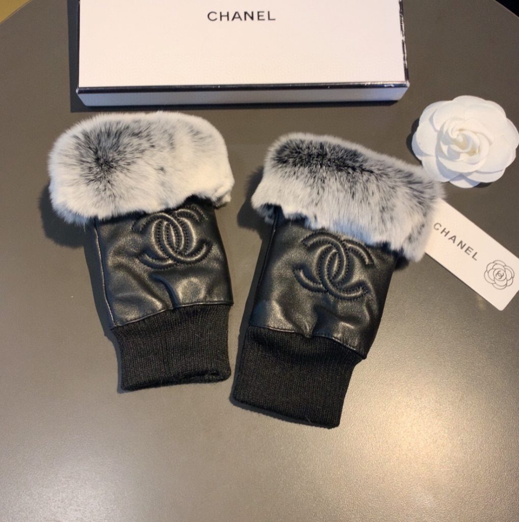 Chanel Gloves In Black