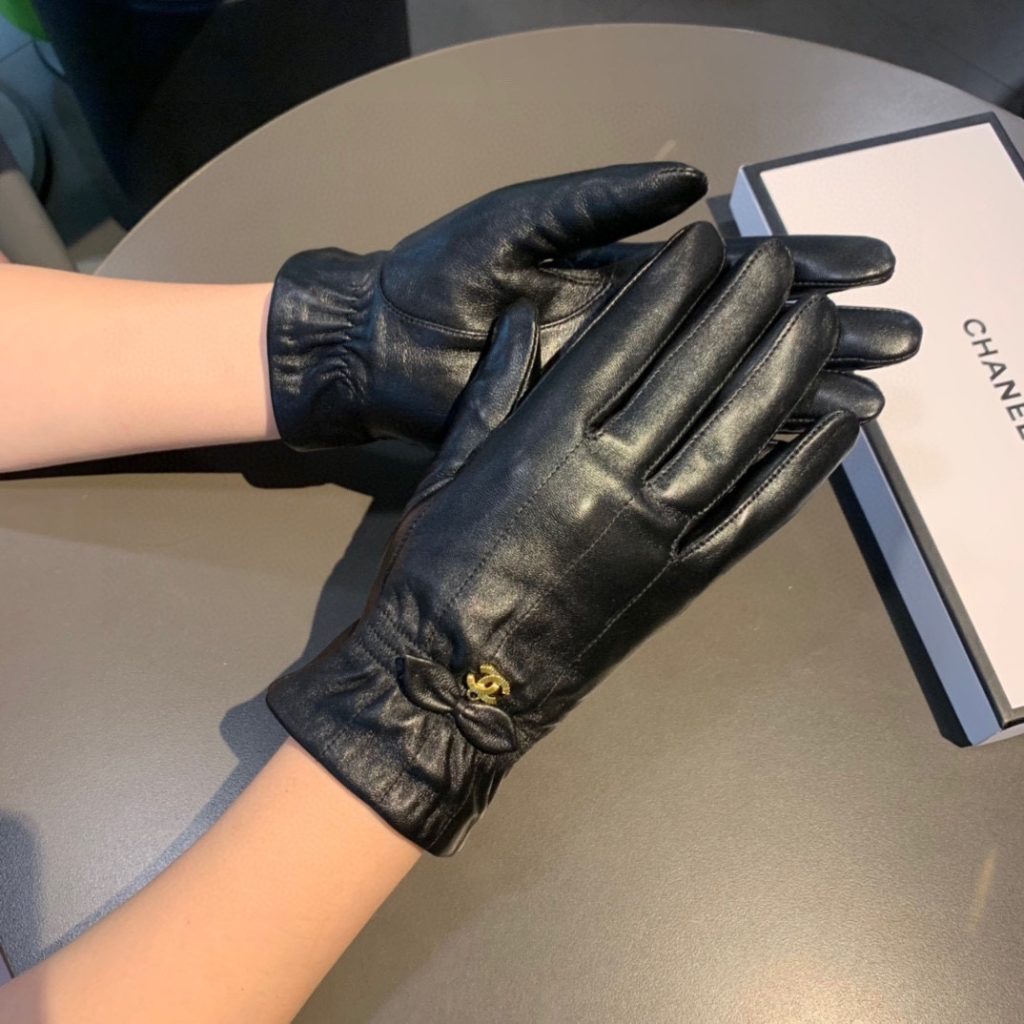 Chanel Gloves In Black