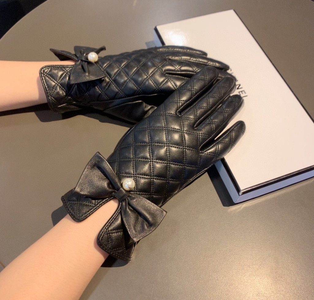 Chanel Gloves In Black