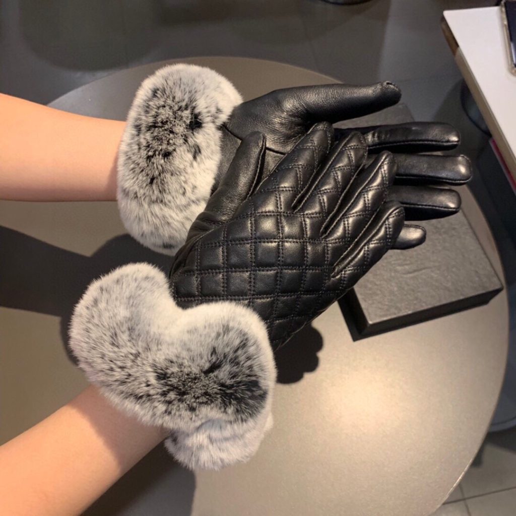 Chanel Gloves In Black