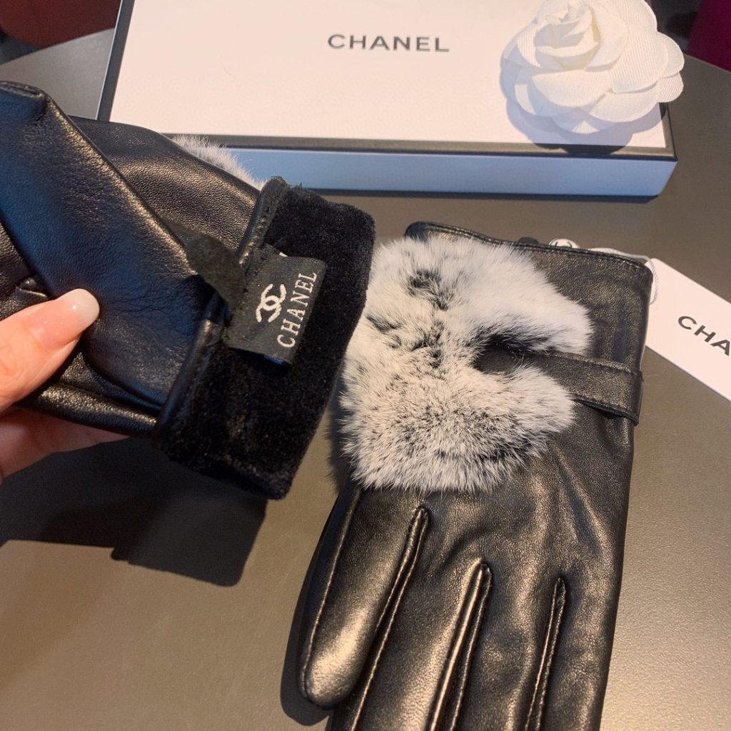 Chanel Gloves In Black