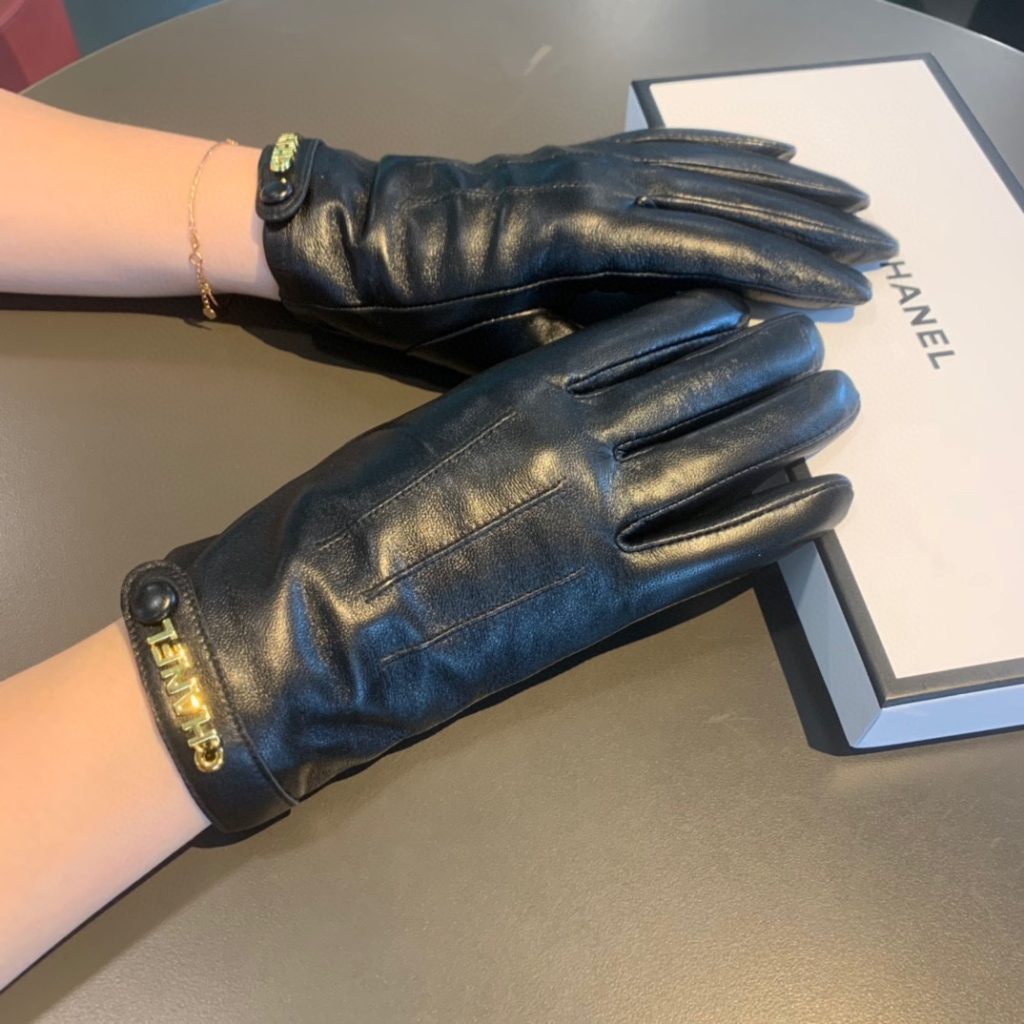 Chanel Gloves In Black