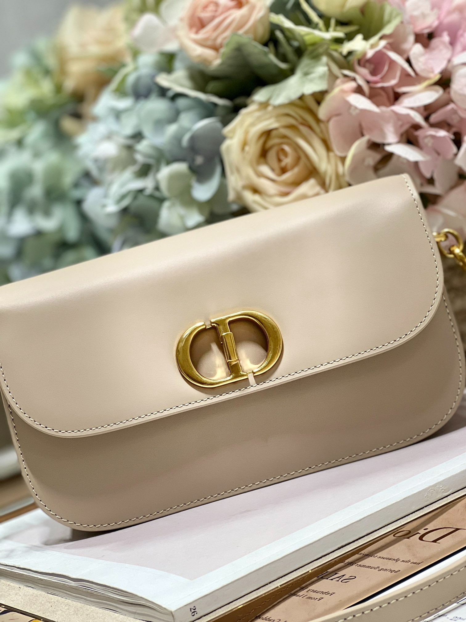 30 Montaigne Avenue Bag Beige For Women 9 in/ 22.5cm M9260UMOA_M900