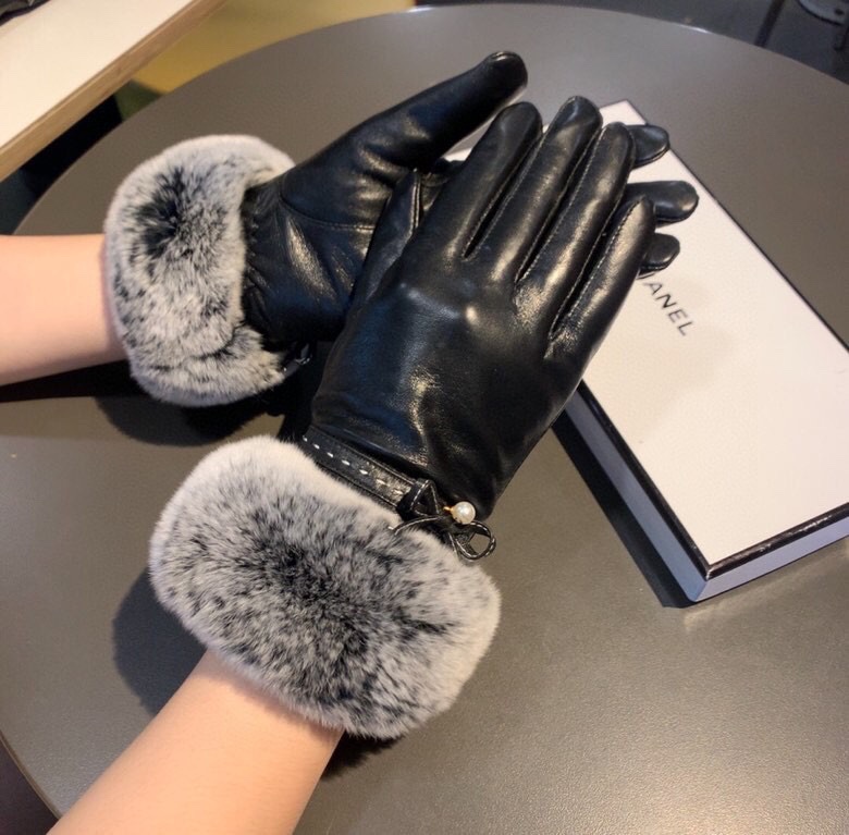 Chanel Gloves In Black