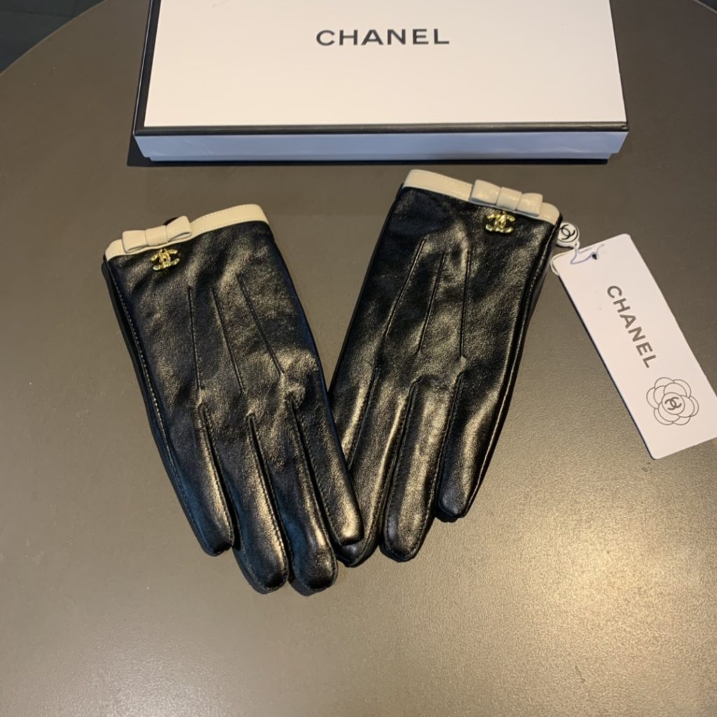 Chanel Gloves In Black