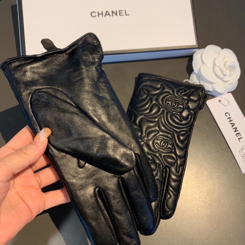 Chanel Gloves In Black