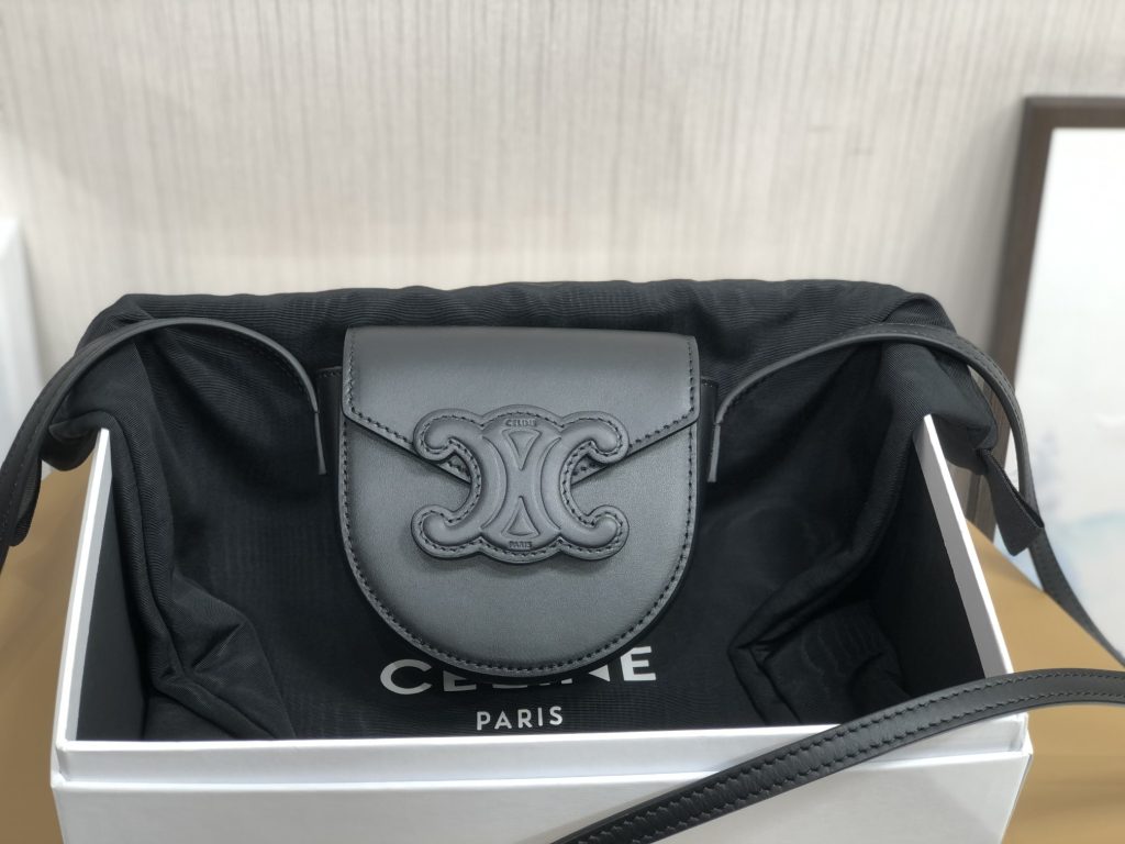 Celine Mini Besace Cuir Triomphe Black For Women 4in/11cm