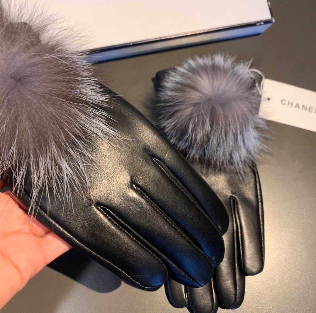 Chanel Gloves In Black