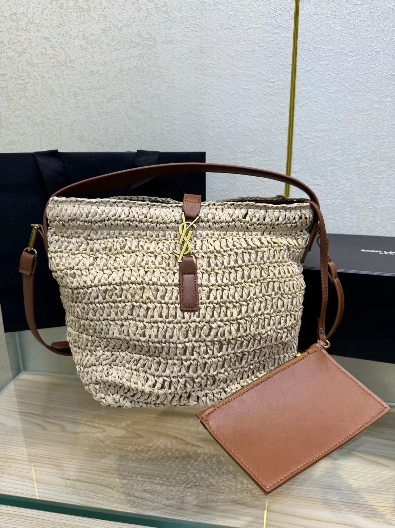 Saint Laurent Le 37 In Woven Raffia And Vegetable-Tanned Beige For Women 9.8 Inches/ 25 Cm 773991GAAD72080