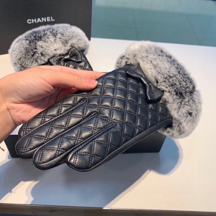 Chanel Gloves In Black