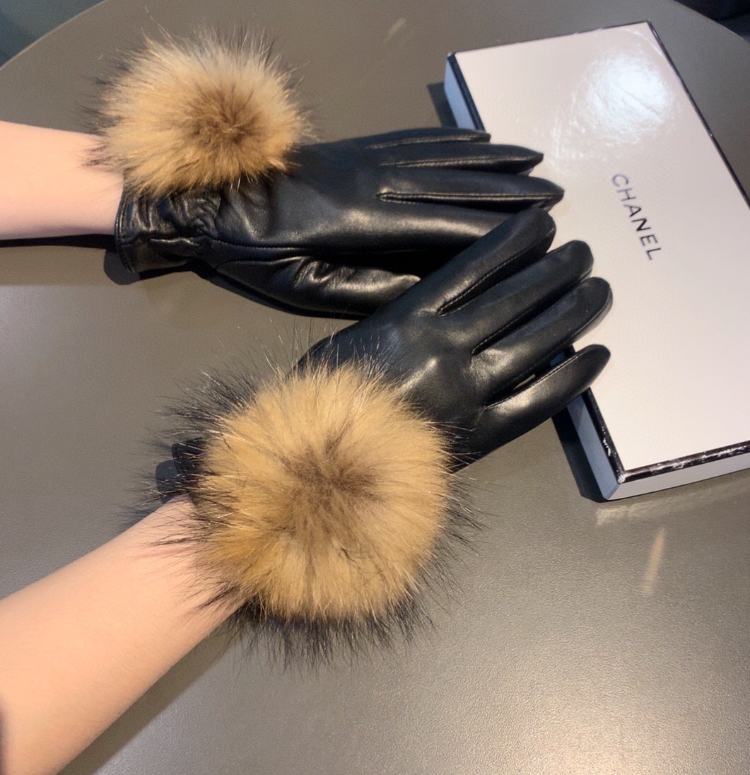 Chanel Gloves In Black