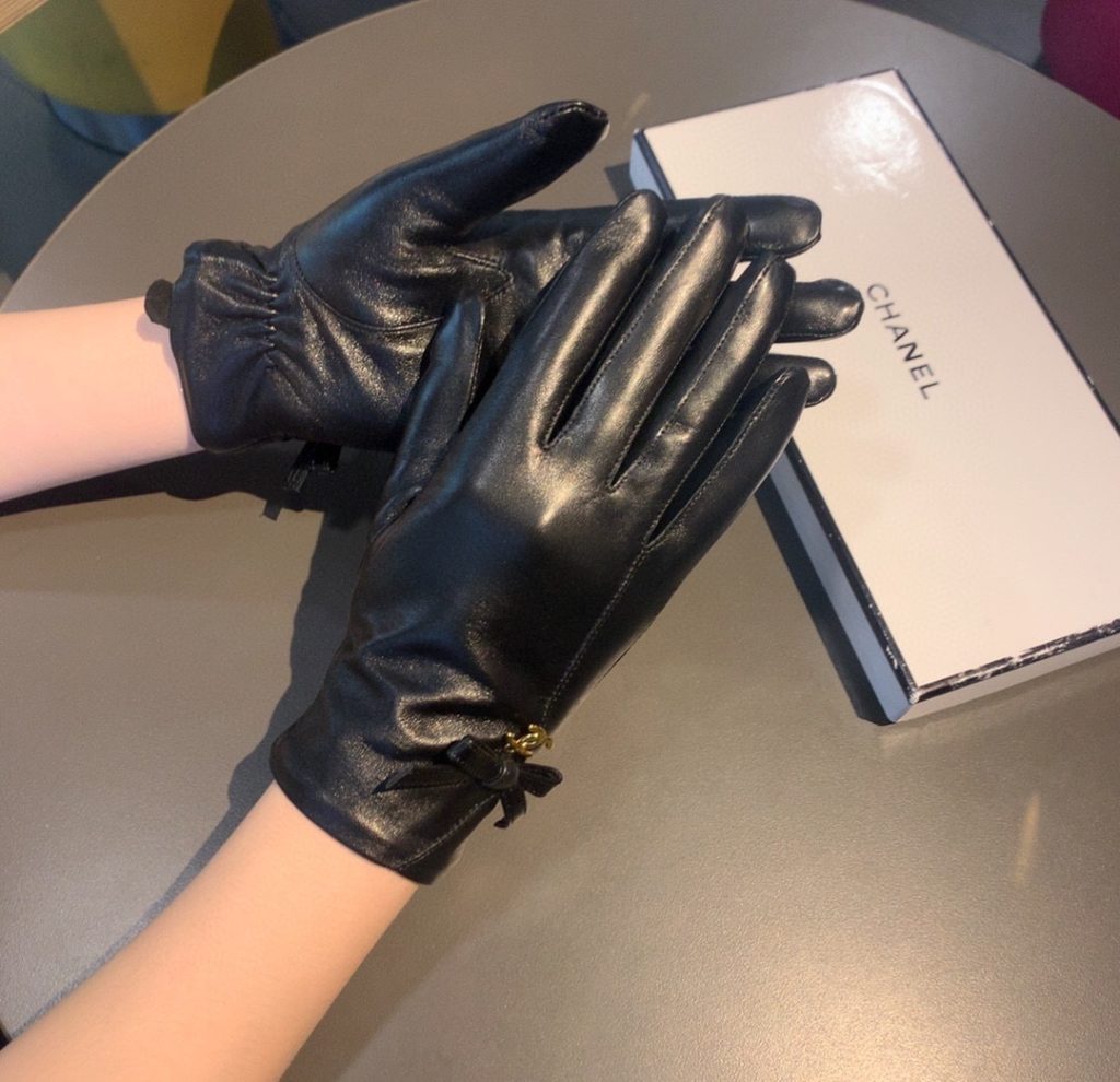 Chanel Gloves In Black