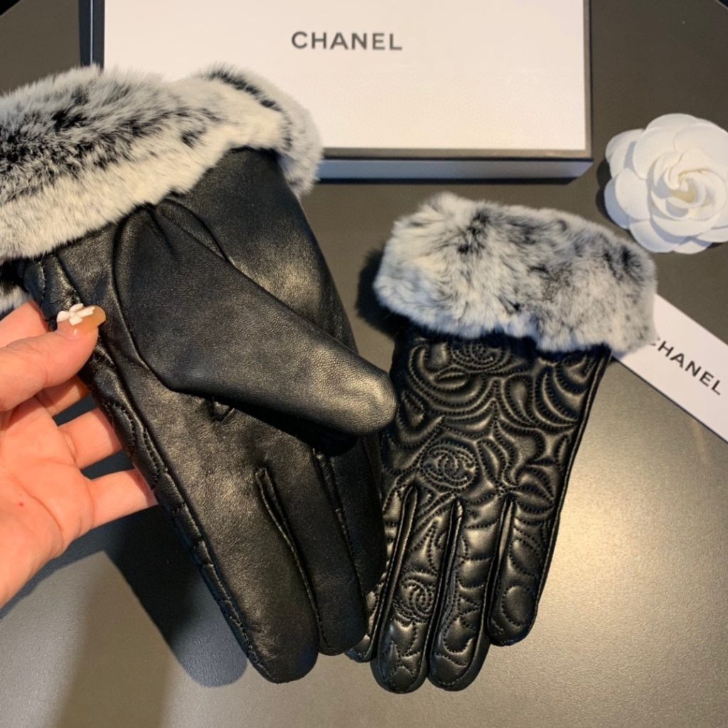 Chanel Gloves In Black