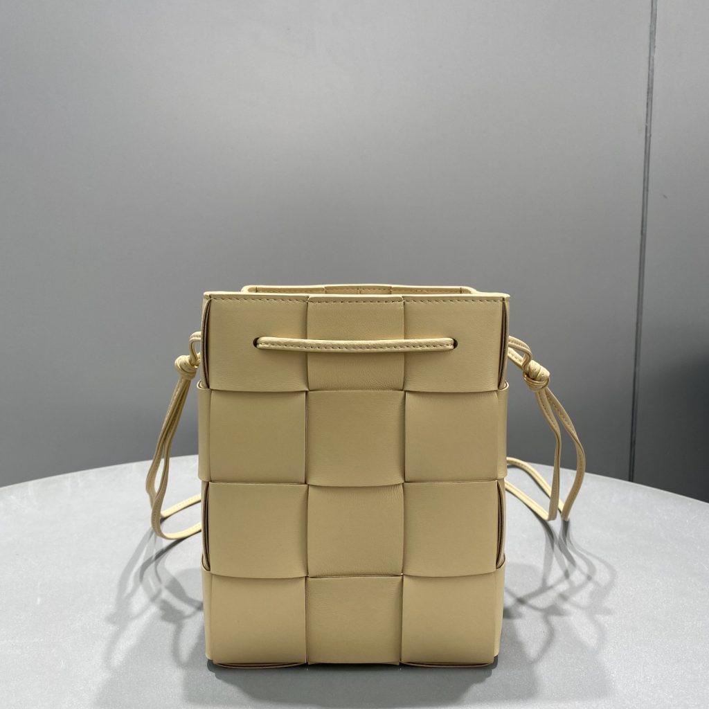 Bottega Veneta Mini Cassette Bucket Bag Beige, For Women, Women’s Bags 5.5in/14cm 680217VCQC49776