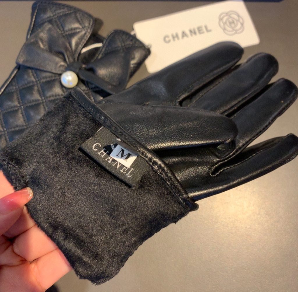 Chanel Gloves In Black