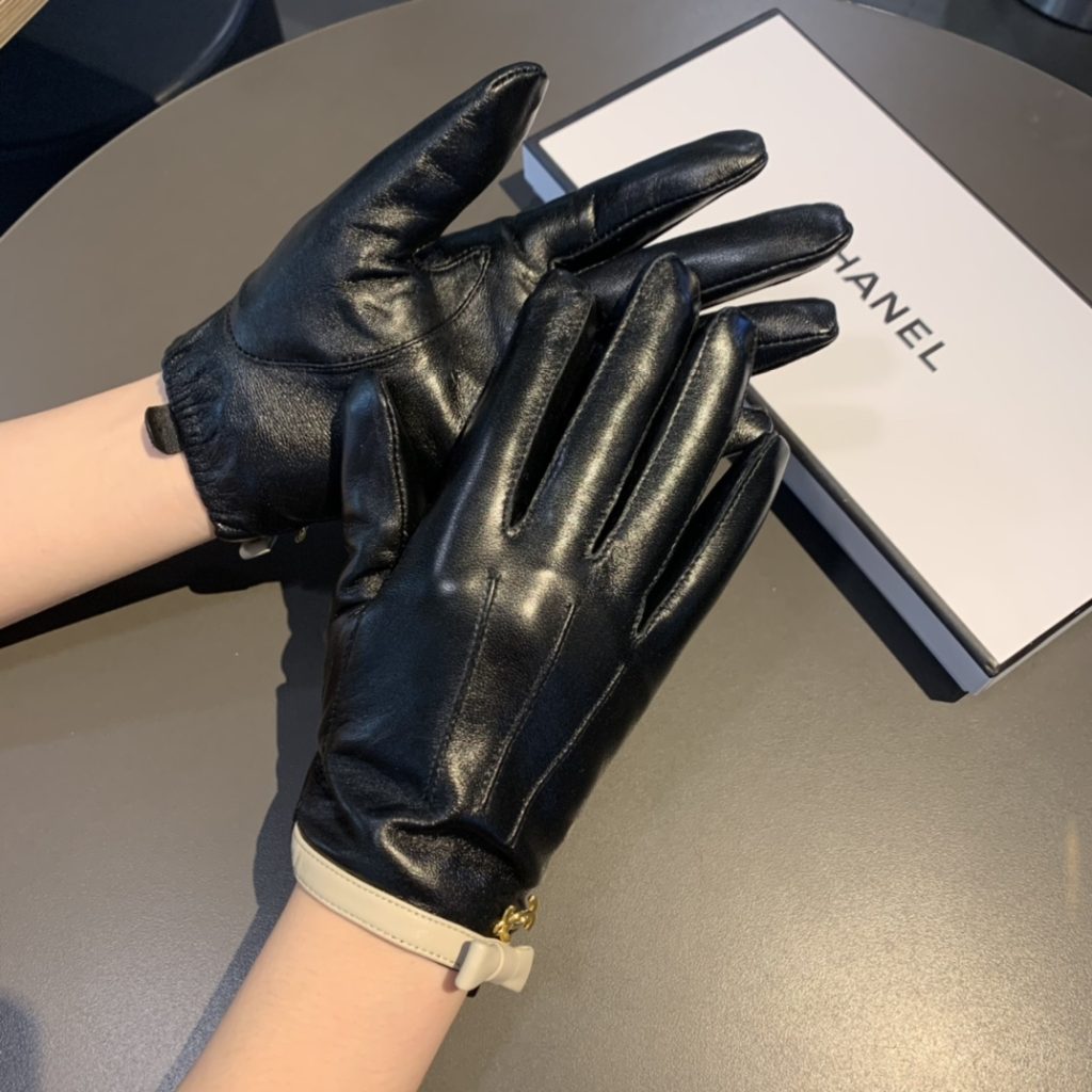 Chanel Gloves In Black