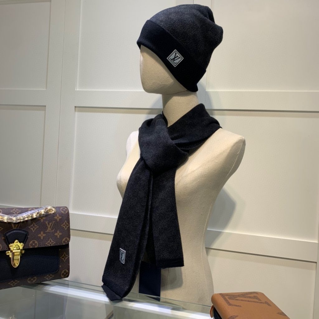 Louis Vuitton Beanie & Scarf Set In Black