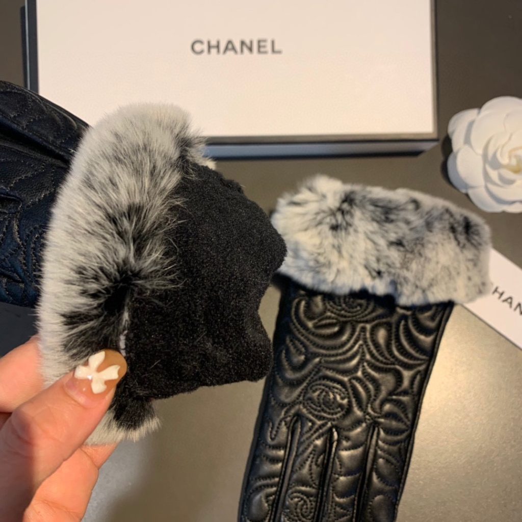 Chanel Gloves In Black