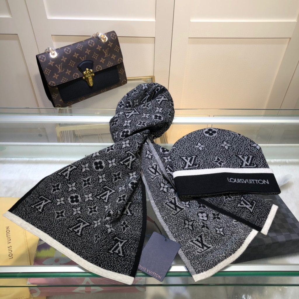 Louis Vuitton Beanie & Scarf Set In Black