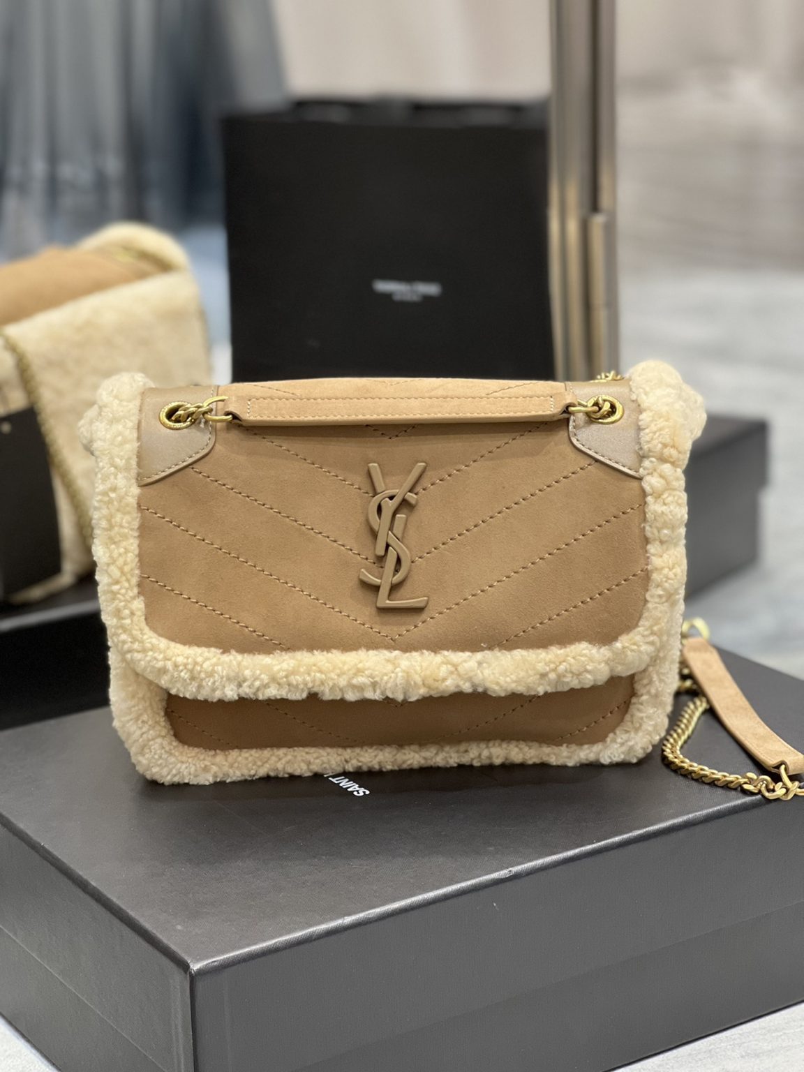 Saint Laurent Taupe Shearling Medium Niki Bag Brown For Women, Women’s Bags 8.66in/22cm YSL‎