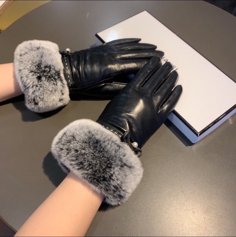 Chanel Gloves In Black