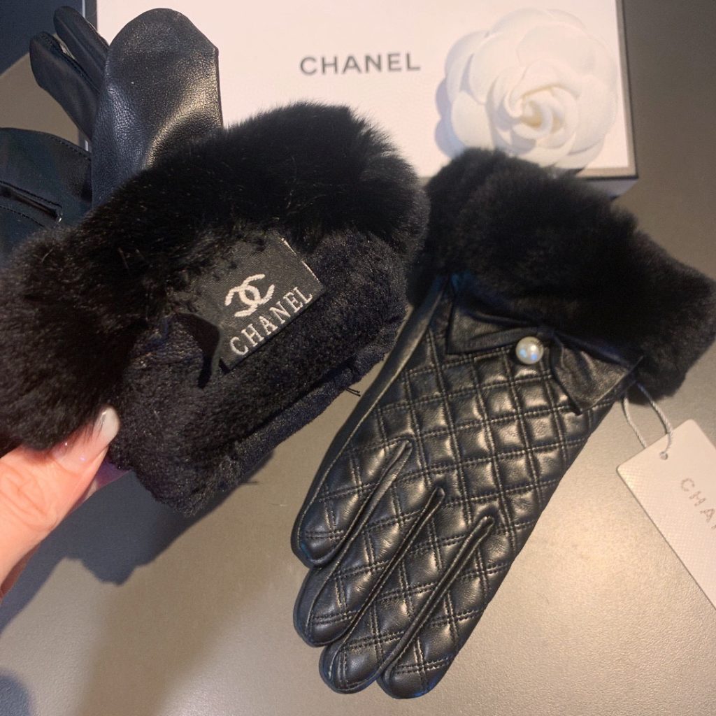 Chanel Gloves In Black