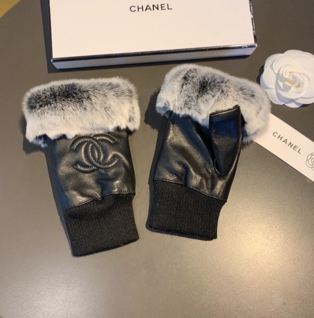 Chanel Gloves In Black