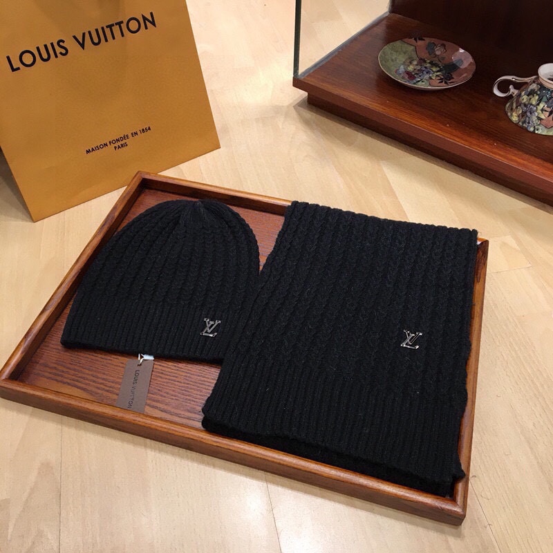 Louis Vuitton Beanie & Scarf Set In Black