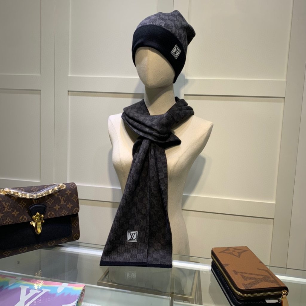 Louis Vuitton Beanie & Scarf Set In Black