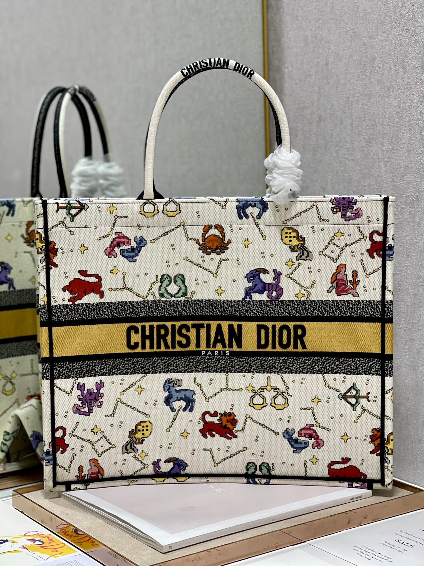 Christian Dior Large Dior Book Tote White, For Women, Women’s Handbags 16.5in/42cm CD M1286ZRTY_M941