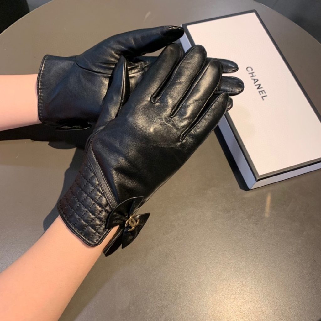 Chanel Gloves In Black