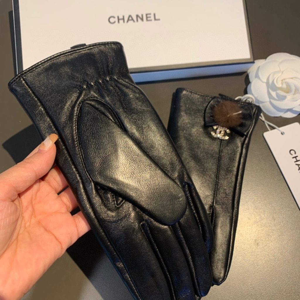 Chanel Gloves In Black