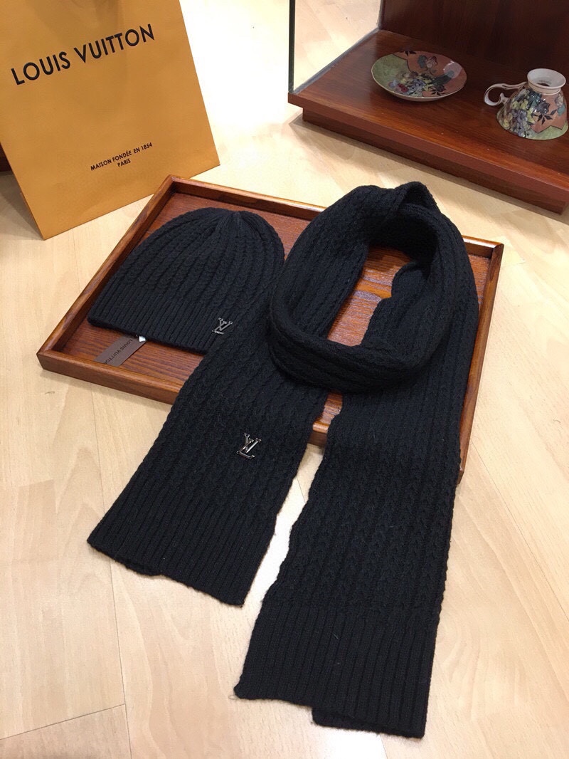 Louis Vuitton Beanie & Scarf Set In Black