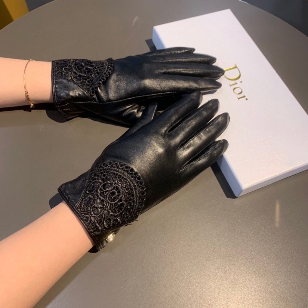 Dior Gloves In Black