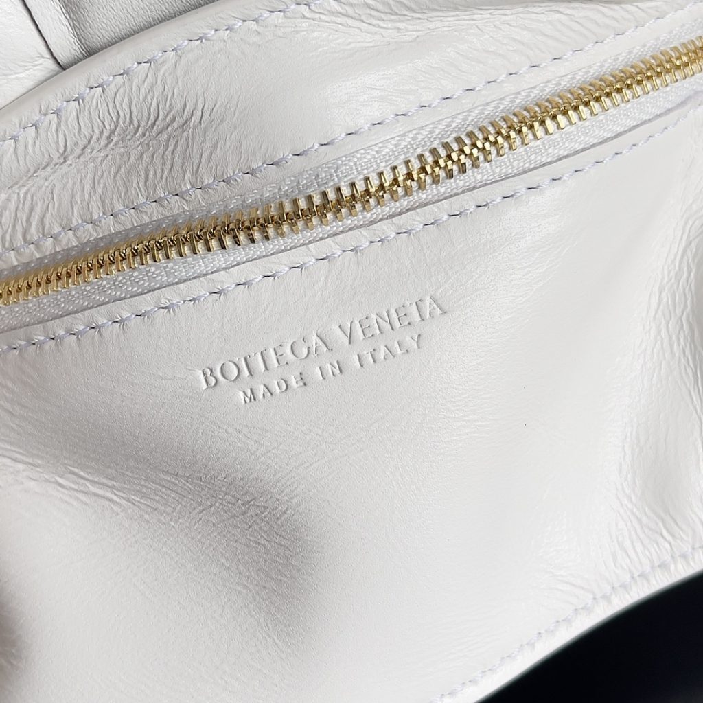 Bottega Veneta Small Padded Cassette White , For Women, Women’s Bags 7.5in/19cm 717506VCQR19009